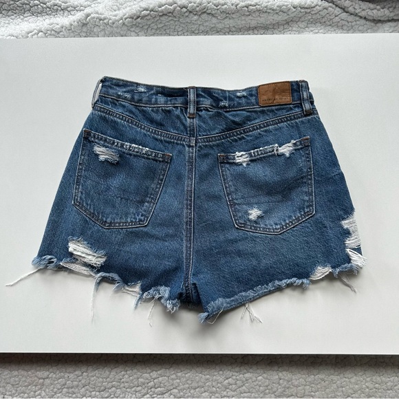 American Eagle Distressed High Waisted Mom Shorts Size 2 - Picture 4 of 13